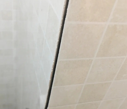 宜秀瓷砖空鼓维修公司分享阳台瓷砖脱落的修复过程可以分为以下几个步骤